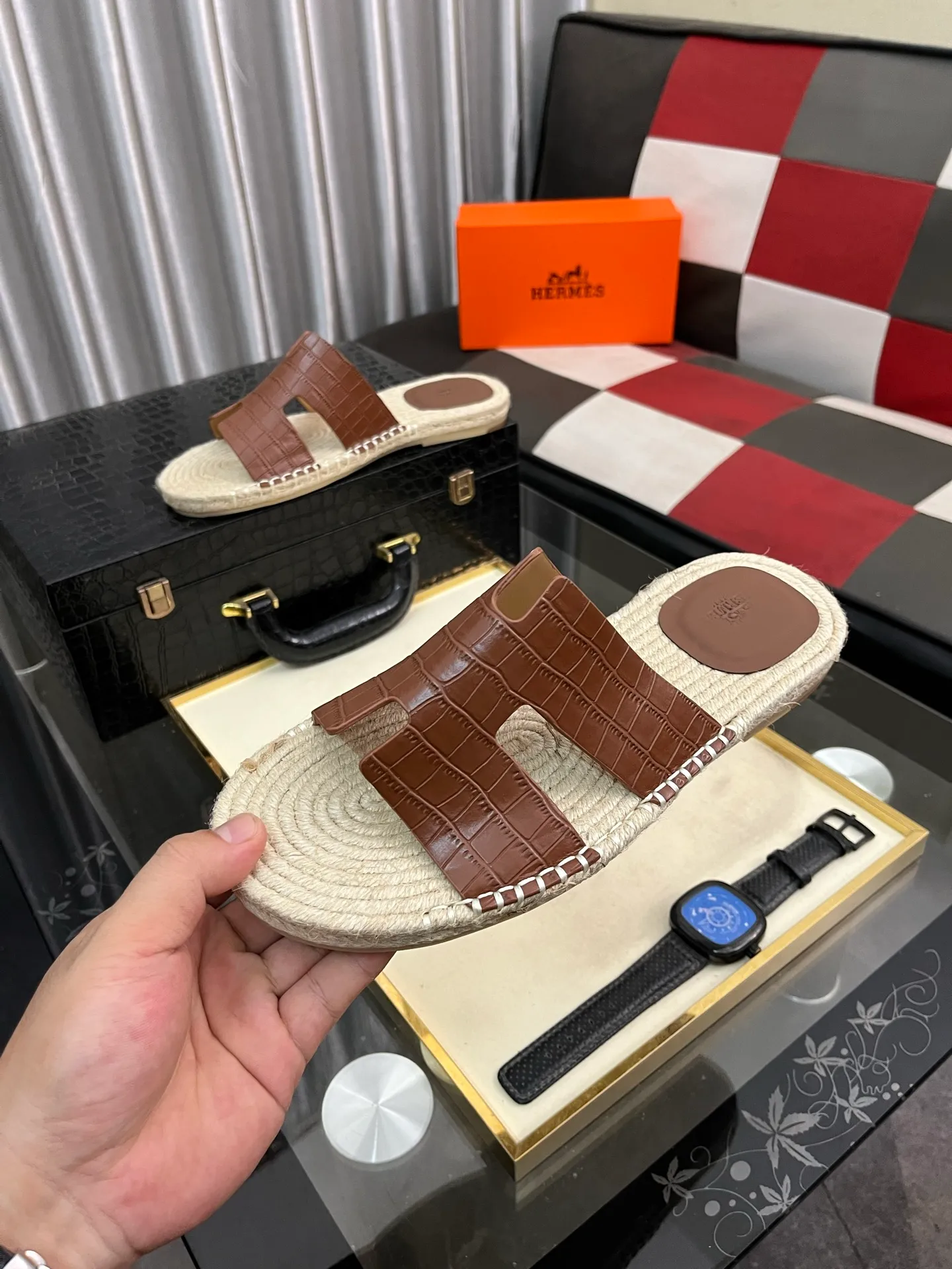 Men's shoes 💰340⌚️⌚️《HERMES》Hermes 💁♂️Men's casual slippers, compare the quality at the counter🧚🏿♂️ The upper layer has a stone pattern with clear texture, showing high-end, high-end, comfortable to wear and versatile. Purely hand-pulled, raw rubber breathable outsole, breathable and comfortable lambskin lining, 100% comfortable density, original rubber outsole wear-resistant code number 38-44. Can be customized 45-46-47
